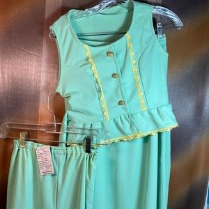Vintage 3 piece Mint Green 70’s set. Top, skirt & bell‎ bottoms. Size small 120
